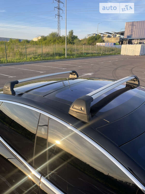 Лифтбек Tesla Model S 2017 в Ровно