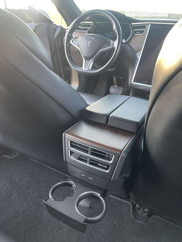 Лифтбек Tesla Model S 2017 в Ровно