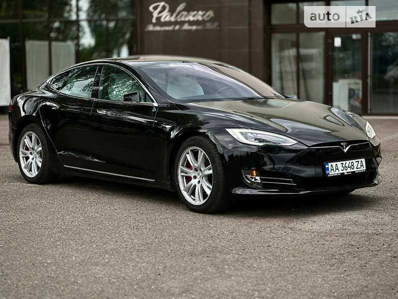 Лифтбек Tesla Model S 2020 в Черновцах