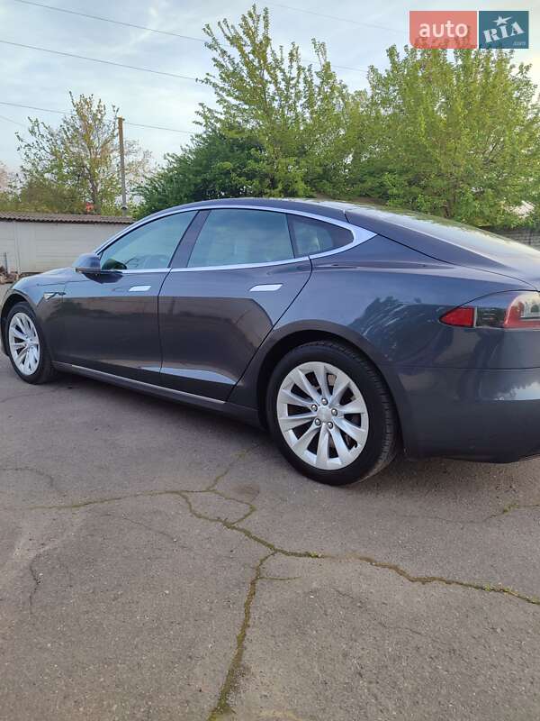 Лифтбек Tesla Model S 2016 в Одессе