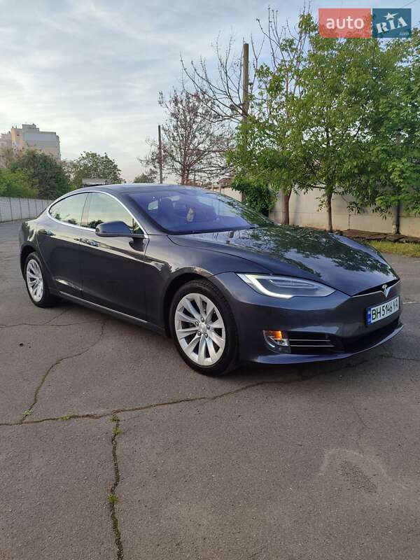 Лифтбек Tesla Model S 2016 в Одессе