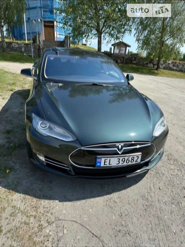 Лифтбек Tesla Model S 2014 в Новояворовске