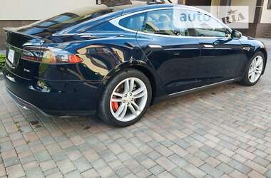 Ліфтбек Tesla Model S 2014 в Чернівцях