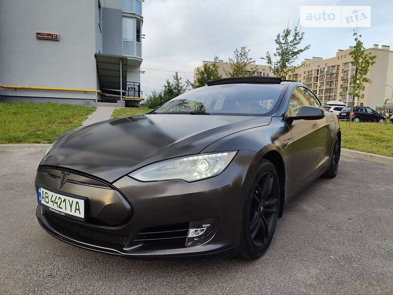 Лифтбек Tesla Model S 2014 в Виннице
