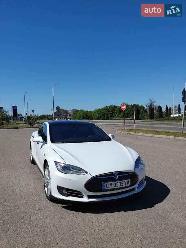 Лифтбек Tesla Model S 2015 в Черкассах