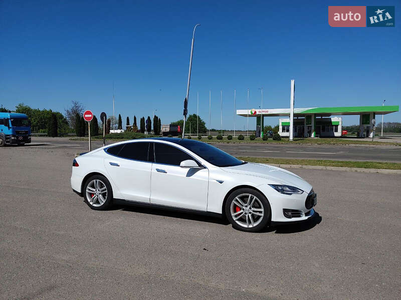 Лифтбек Tesla Model S 2015 в Черкассах