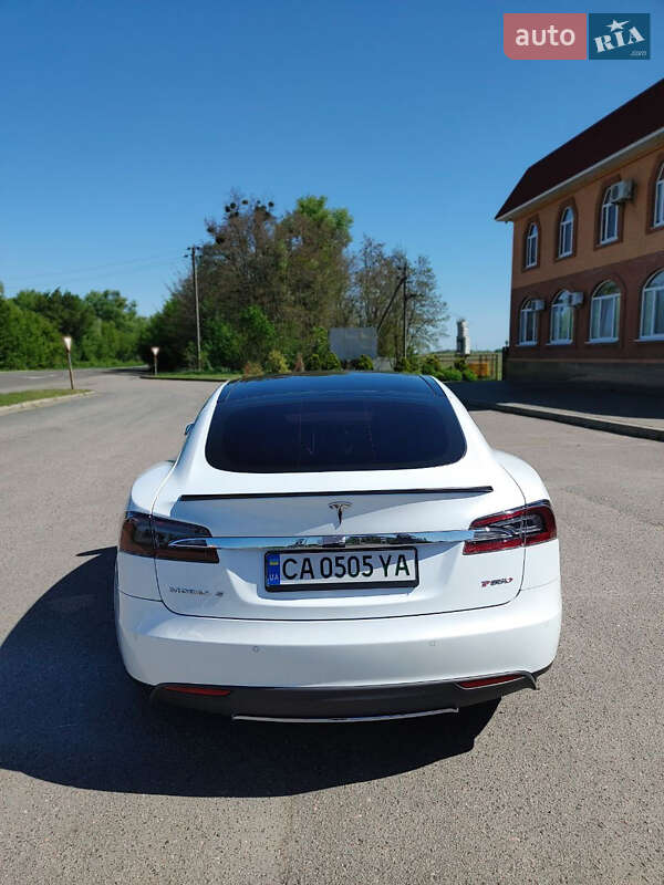 Лифтбек Tesla Model S 2015 в Черкассах