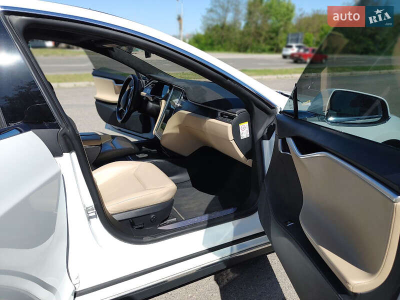 Лифтбек Tesla Model S 2015 в Черкассах