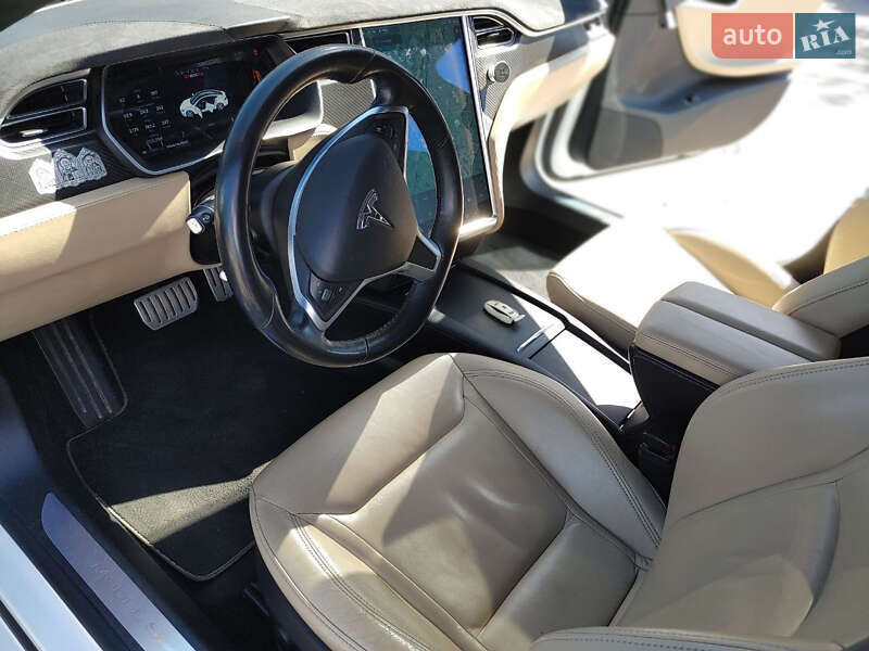 Лифтбек Tesla Model S 2015 в Черкассах