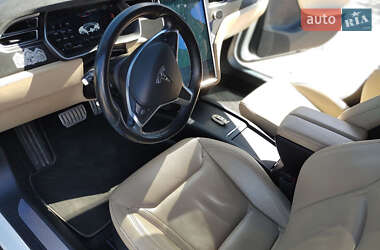 Лифтбек Tesla Model S 2015 в 