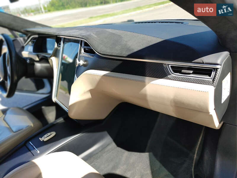 Лифтбек Tesla Model S 2015 в Черкассах