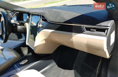 Лифтбек Tesla Model S 2015 в 