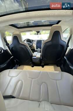 Лифтбек Tesla Model S 2014 в 