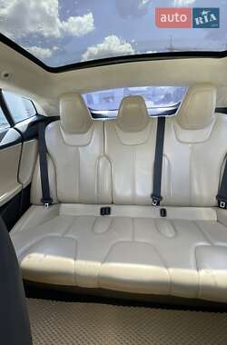 Лифтбек Tesla Model S 2014 в 