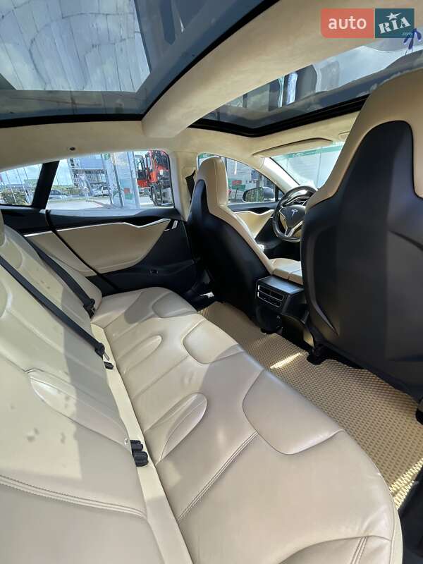 Лифтбек Tesla Model S 2014 в Ивано-Франковске