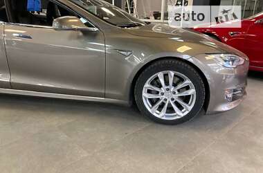 Лифтбек Tesla Model S 2016 в Киеве