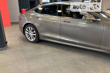 Лифтбек Tesla Model S 2016 в Киеве