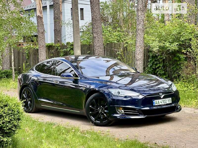 Лифтбек Tesla Model S 2013 в Киеве