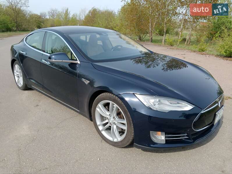 Ліфтбек Tesla Model S 2015 в Києві