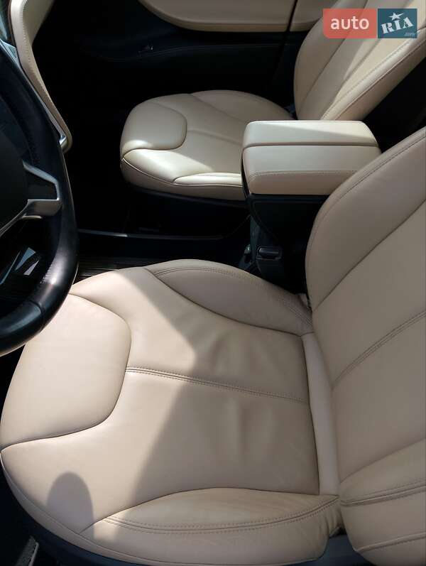 Ліфтбек Tesla Model S 2015 в Києві