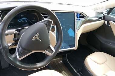 Лифтбек Tesla Model S 2015 в Киеве