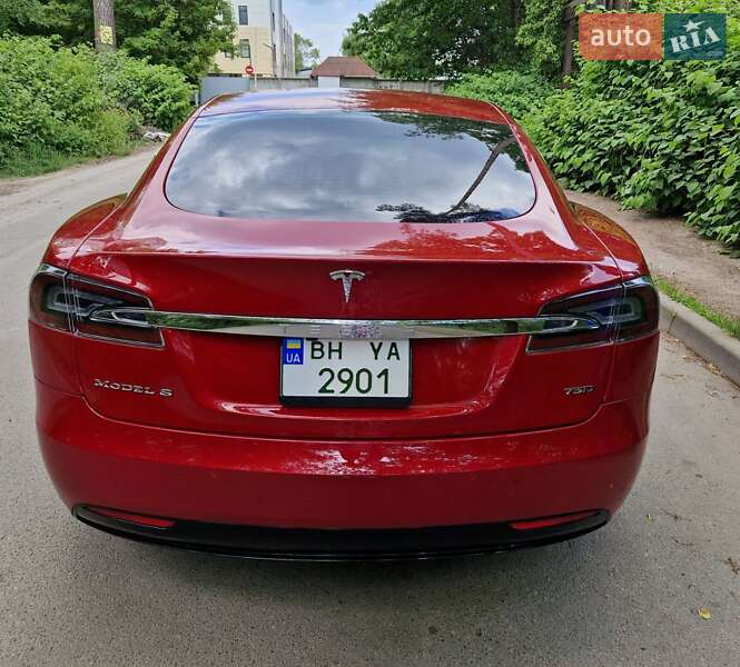 Лифтбек Tesla Model S 2016 в Киеве