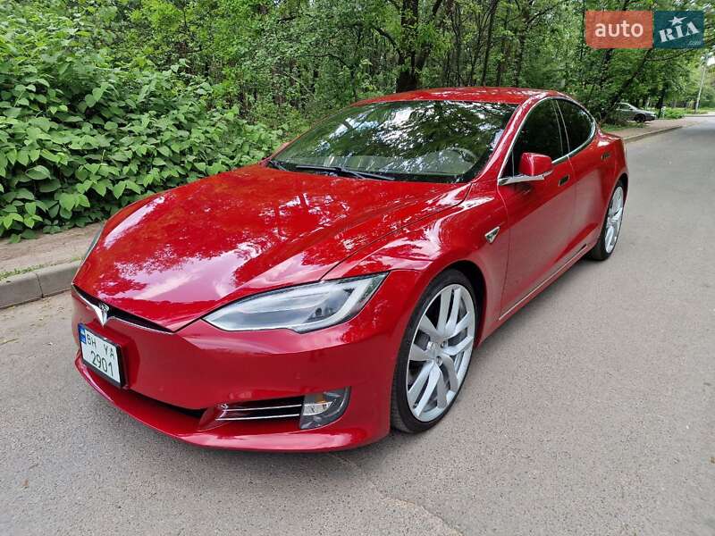 Лифтбек Tesla Model S 2016 в Киеве