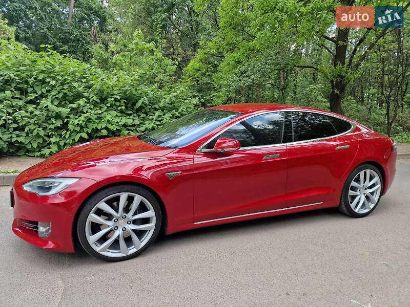 Лифтбек Tesla Model S 2016 в Киеве