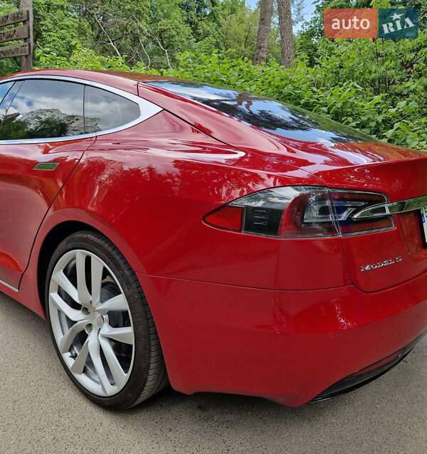 Лифтбек Tesla Model S 2016 в Киеве
