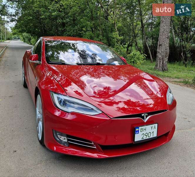 Лифтбек Tesla Model S 2016 в Киеве