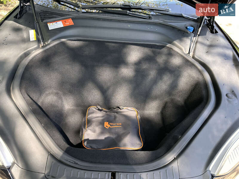 Лифтбек Tesla Model S 2015 в Ивано-Франковске