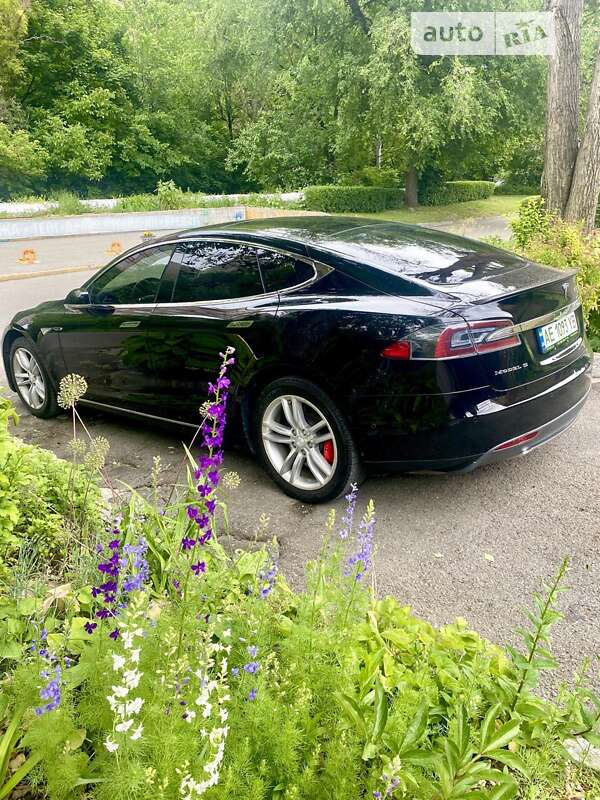 Лифтбек Tesla Model S 2015 в Днепре