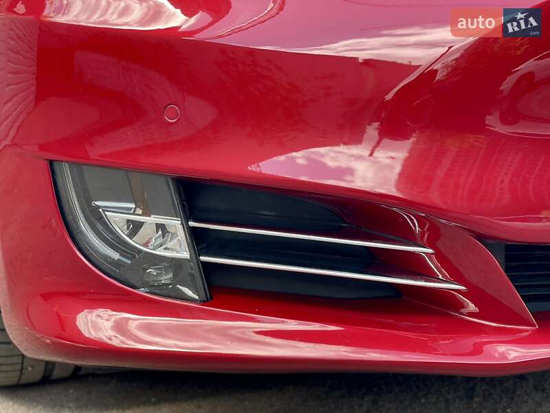 Лифтбек Tesla Model S 2019 в Киеве