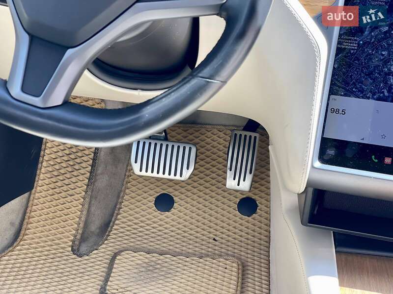 Лифтбек Tesla Model S 2019 в Киеве