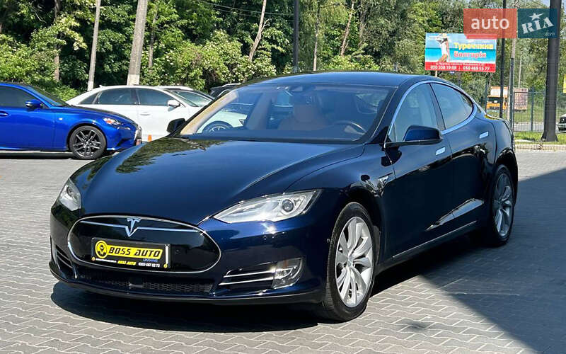 Лифтбек Tesla Model S 2015 в Черновцах