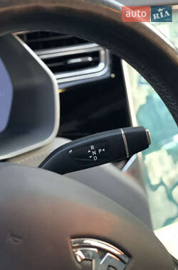Лифтбек Tesla Model S 2015 в 