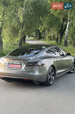 Лифтбек Tesla Model S 2015 в 