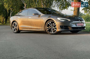 Лифтбек Tesla Model S 2015 в 