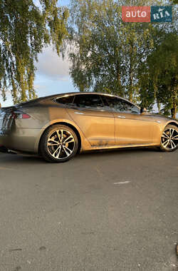 Лифтбек Tesla Model S 2015 в 