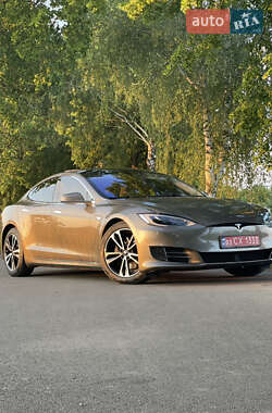 Лифтбек Tesla Model S 2015 в 