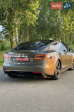 Лифтбек Tesla Model S 2015 в 