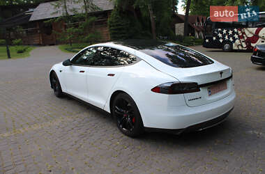 Ліфтбек Tesla Model S 2015 в Львові