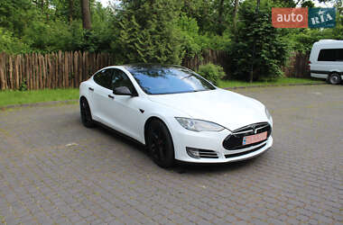 Ліфтбек Tesla Model S 2015 в Львові