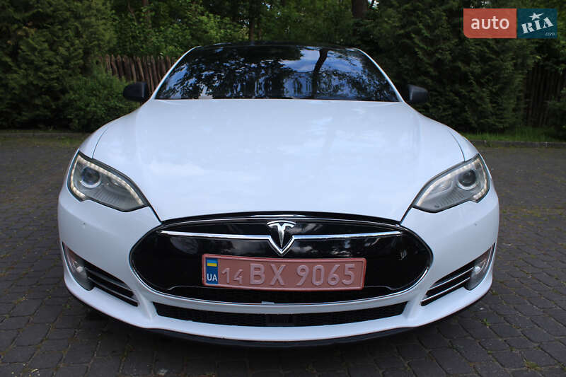 Ліфтбек Tesla Model S 2015 в Львові