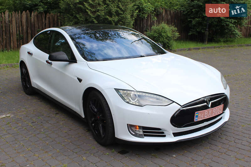 Tesla Model S 2015