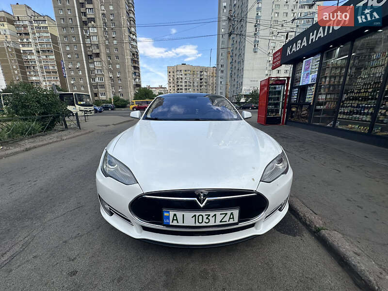 Лифтбек Tesla Model S 2013 в Киеве фото Лифтбек Tesla Model S 2013 в Киеве
