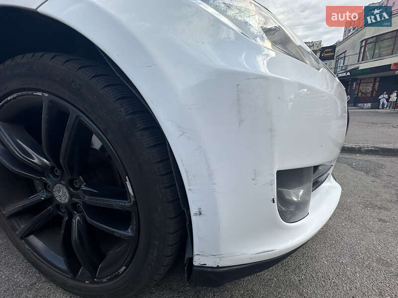 Лифтбек Tesla Model S 2013 в Киеве фото 5 Лифтбек Tesla Model S 2013 в Киеве