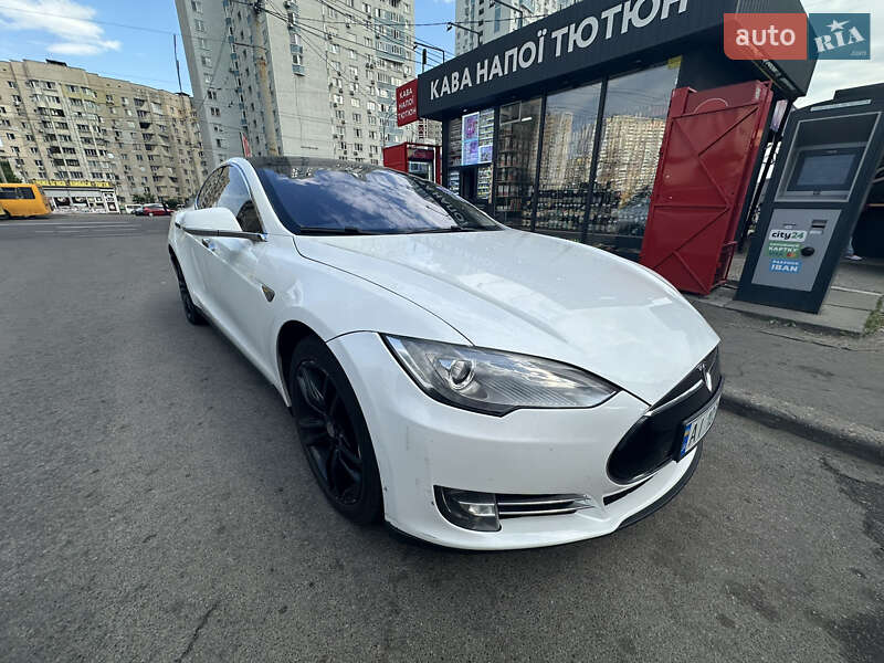 Лифтбек Tesla Model S 2013 в Киеве