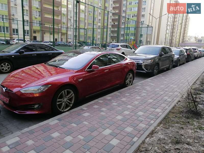 Лифтбек Tesla Model S 2015 в Днепре