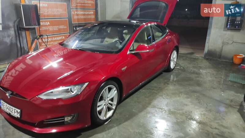 Лифтбек Tesla Model S 2015 в Днепре